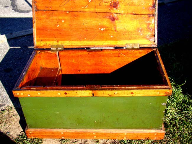 A 19th century painted seaman's chest with original sailor-made beckets and shaped cleats circa 1880 — image 5
